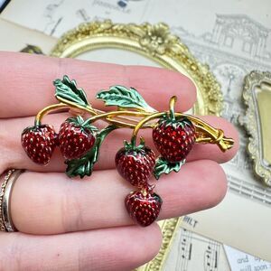 Vintage Jewelry Strawberry Bundle brooch Enamel  Pin Strawberry Bushel Brooch